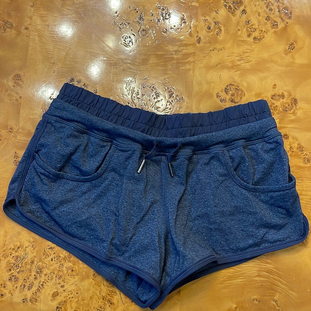 Lululemon lined short running shorts size 4